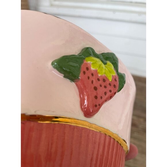 Vintage 1960s Red wing Pottery Fan Vase Strawberry Embellished Retro - Picture 5 of 13
